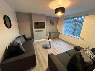 Flaxton-Luxurious Home near NEC, BHX - 4