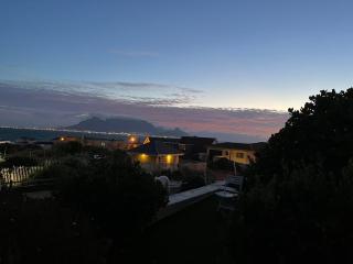 BellMatt - Table Mountain and Ocean View Guests Suites - 3