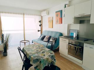 2 pièces climatisé avec balcon dans le vieil Antibes, résidence avec ascenseur - Antibes - 4