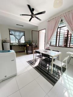Cosy House For Family Or Group In Bukit Beruang Melaka - Kampong Pengkalan Batu - 2