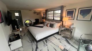 Paradise Gardens-Wilton Manors- Male only - 8