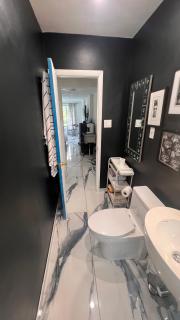 Paradise Gardens-Wilton Manors- Male only - 1
