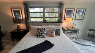 Paradise Gardens-Wilton Manors- Male only - 9