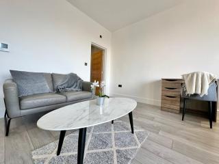 Sleek Stylish 1 Bedroom Leeds City Apartment - 5