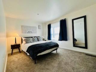 Downtown 2BR Penthouse Suite with Balcony and Direct Skybridge Access - Indianápolis - 3