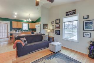 Charming Shenandoah Retreat with Deck and Grill! - Shenandoah - 8