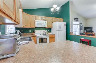 Charming Shenandoah Retreat with Deck and Grill! - Shenandoah - 1