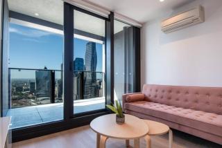 811D High rise Abnb-style 2BR Apt with City view Free parking - 4
