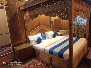 Khilona luxury Heritage Houseboats - 4