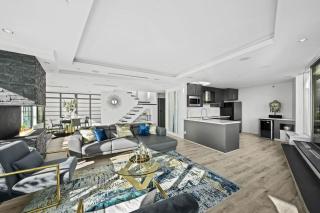 Skyline Hideaway - 3