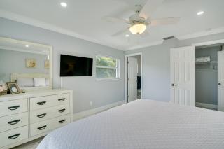 Serene Pine Island Getaway w/ Lanai & Game Room! - 2