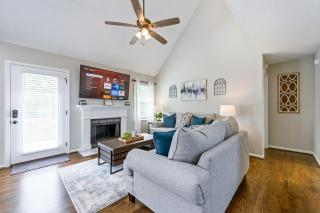 Fully Fenced & Stylish 3BR Near LakePoint Sports - 0