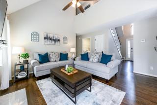 Fully Fenced & Stylish 3BR Near LakePoint Sports - 4
