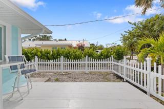 Palm Retreat - Large Cottage on Sanibel Island with Bikes - Sanibel - 1
