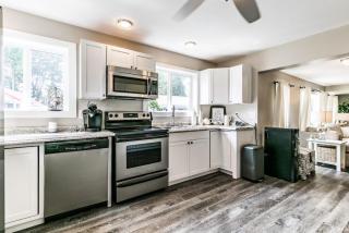 Blue Heron Family Home by Sylvan Beach Sleeps 12 - 6