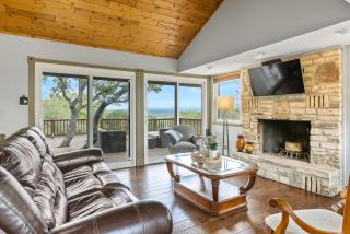 Wine Country Retreat – with a lake view! - Spicewood - 8