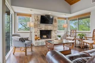 Wine Country Retreat – with a lake view! - 7