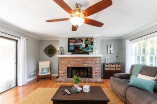 Fully Fenced Rustic Home Minutes From Truist Park - Atlanta - 0