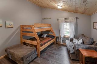 Cozy Home, Hot Tub, Dock, Kayaks, Swimming & More! - Woodrow - 8