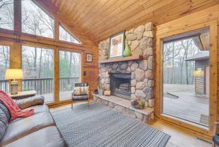 Cozy Wisconsin Cabin with Deck, Kayaks and Lake Views! - Hayward - 8
