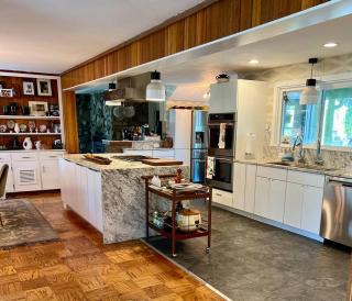 Swanky Midcentury Ranch - 2