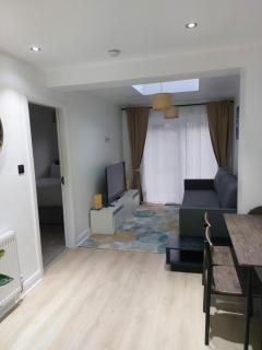 Bankwell street Two Bedroom -Apartment with parking - 5