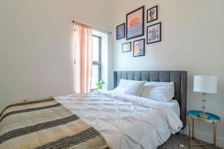 McCormick Place 420 friendly 3BR/2BA with optional Parking for up to 8 guests - Chicago - 6