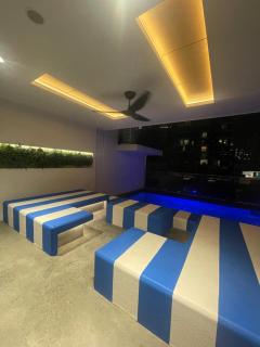 Views and Vibes - Free Parking - Great location - Outdoor pool! - 6