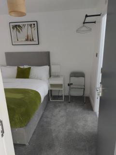 Bankwell street Two Bedroom -Apartment with parking - 3