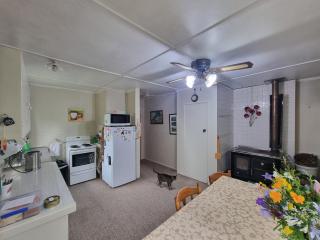 Garden Paradise Siochain House - Carterton - 2