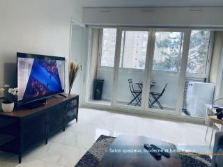 Appartement parisien neuf, moderne avec une grande salon, 2 chambres, 3 lits, parking gratuit, 15min de Paris et 13 min aéroport Orly - 1