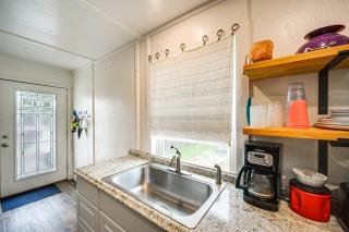 Cozy Canyon Lake Cottage Rental with Private Hot Tub - Canyon Lake - 2
