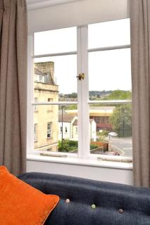 **Spotless, Bright 2 Double Bed, Period Features** - 3