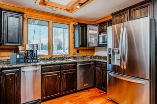 Gorgeous Log Cabin Close to Town with Hot Tub - Hailey - 6
