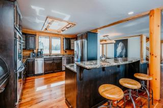 Gorgeous Log Cabin Close to Town with Hot Tub - Hailey - 5