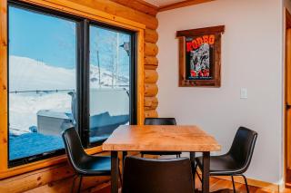Gorgeous Log Cabin Close to Town with Hot Tub - Hailey - 4