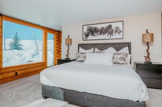 Gorgeous Log Cabin Close to Town with Hot Tub - Hailey - 2