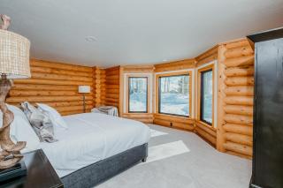 Gorgeous Log Cabin Close to Town with Hot Tub - Hailey - 1