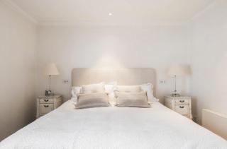 Parkside Mews with Garden in Battersea Park - 1