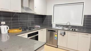 Home in Wyndham Vale (Manor Lakes) Melbourne - Wyndham Vale - 3