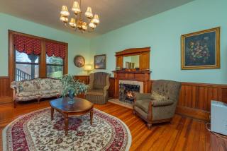 Engadine Inn and Cabins - Candler - 8