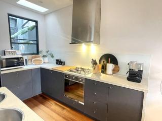 TWO FIVE ZERO RICHMOND four bedroom cityviews lockup garage - Melbourne - 1