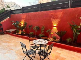 Modern Sunny 2 BR apartment, with pool and big yard - 7