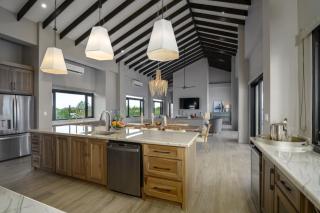 NEW 3 Story Waterfront 4Bedroom Villa with Amazing Sunset Mountain Views - Maya Beach - 2