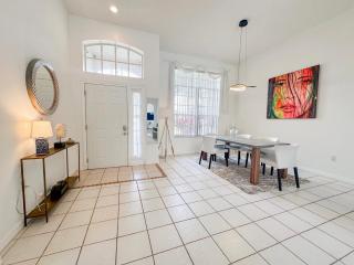 Exclusive 4BR Sunset Pool Home near Disney Parks - 1