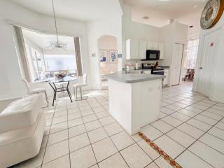 Exclusive 4BR Sunset Pool Home near Disney Parks - Davenport - 6