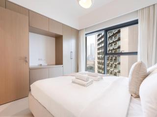 Lavishly Elegant 2BR with Breathtaking Full Burj Khalifa View - Dubai - 2