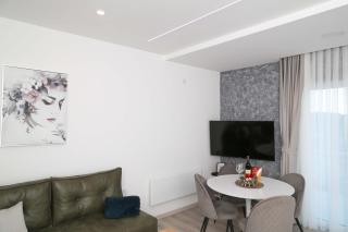 HILLSIDE Apartments - 5