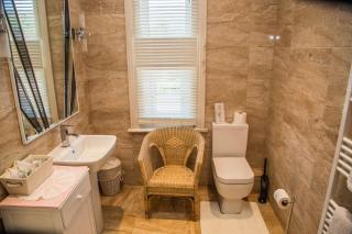 Cambridge Villa - Warwick - 1
