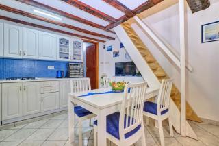 Cozy apartment ANALIA near beautiful beach - Nerezine - 6